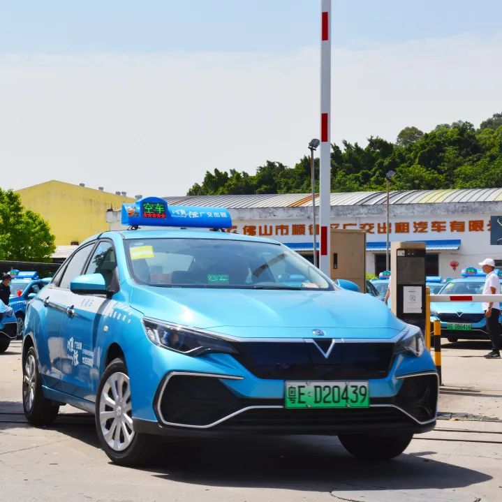 顺德来电新一代纯电出租车上路