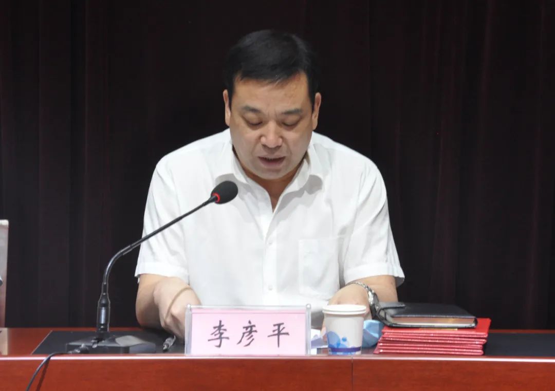 教育局局长李彦平同志主持法院院长李学红同志讲话集中聘任仪式由县