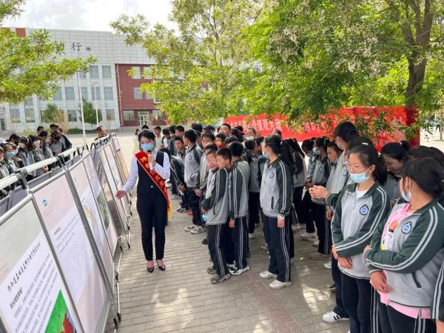 流动展览读城追寻历史上的嘉峪关城池流动展览走进市第四中学