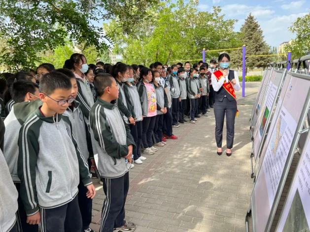 流动展览读城追寻历史上的嘉峪关城池流动展览走进市第四中学