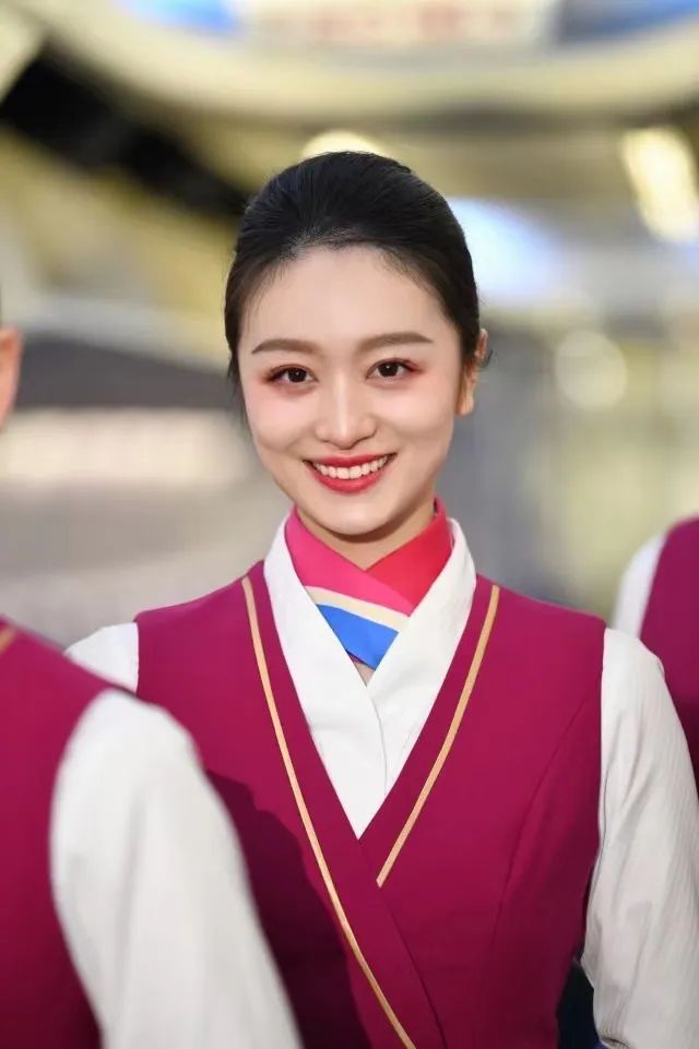 我是刘诗羽,在南航飞往春天的航班上播下微笑的种子,四季都能收获旅客