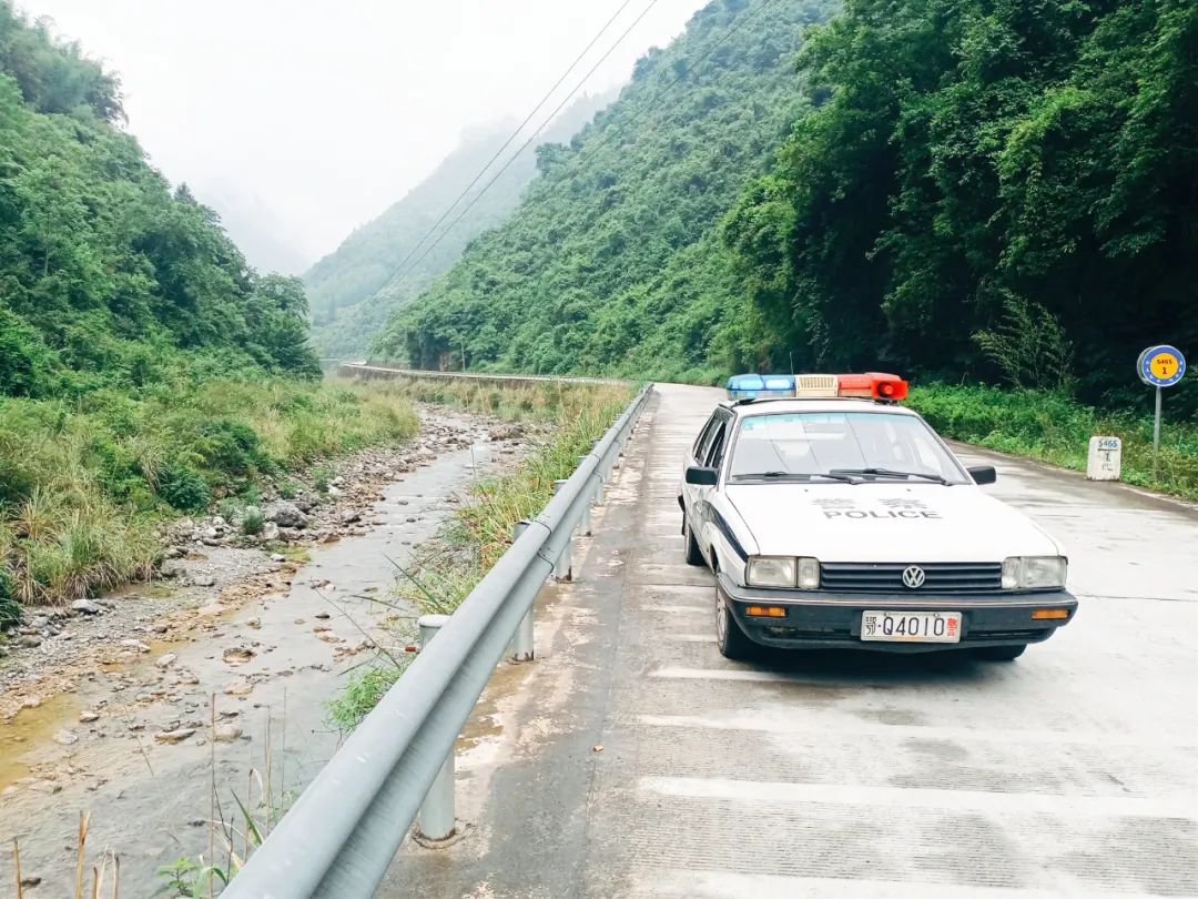 桑塔纳3000警车图片