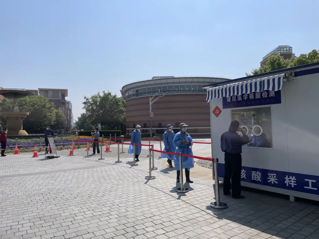 "鼓励有医疗经验,自由职业者,刚退休人士等群体参与核酸采样工作.