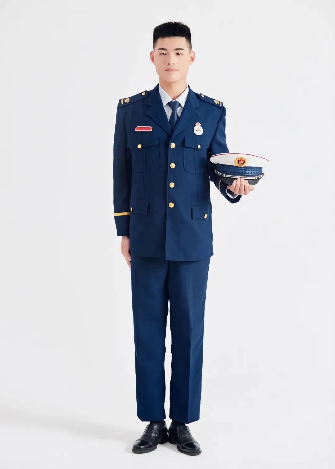 从火焰蓝到橄榄绿,他放下水枪拿起钢枪!_澎湃号·政务_澎湃新闻-the p