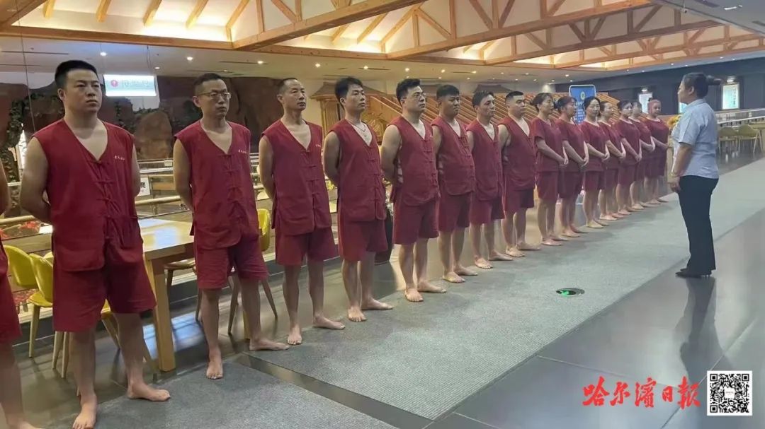 "老家在内蒙古的搓澡师傅吴宇说.