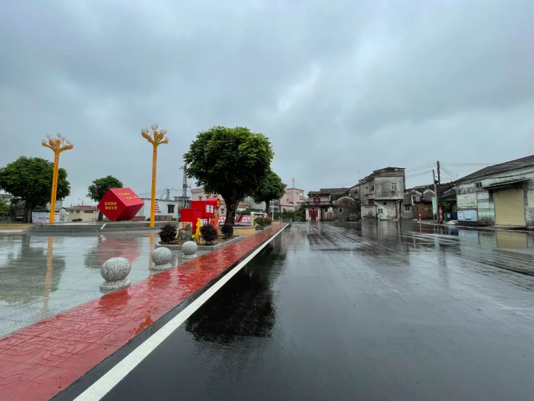 村道白改黑运动场大升级崖门镇乡村颜值大提升