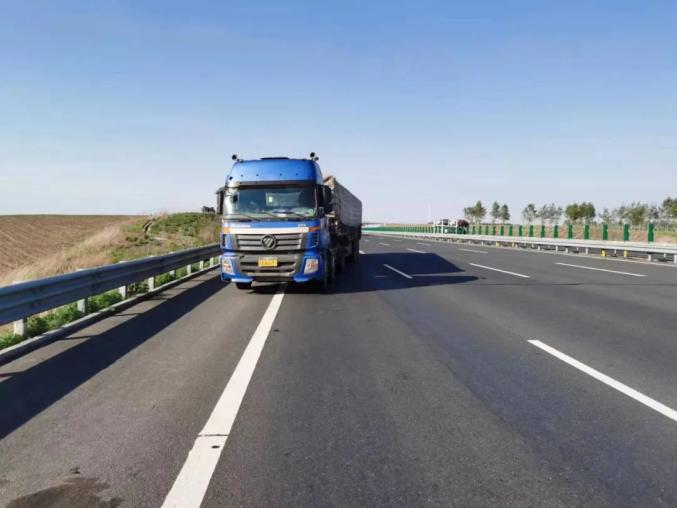 违法曝光丨高速公路上货车发生故障不设置警告标志危险又违法