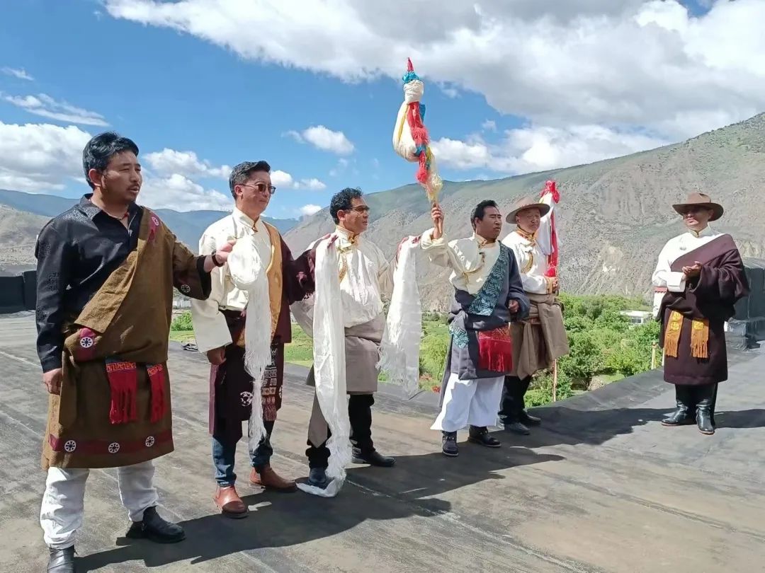 康巴卫视向巴聊天栏目组到乡城县拍摄寻梦香巴拉系列节目