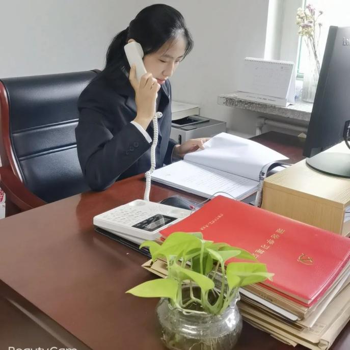 我在天法当助理法官助理丁琪的日常