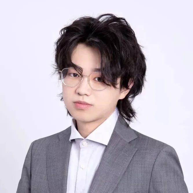 会展经济与管理1802班徐逸洲过去四年里,我在丰富的