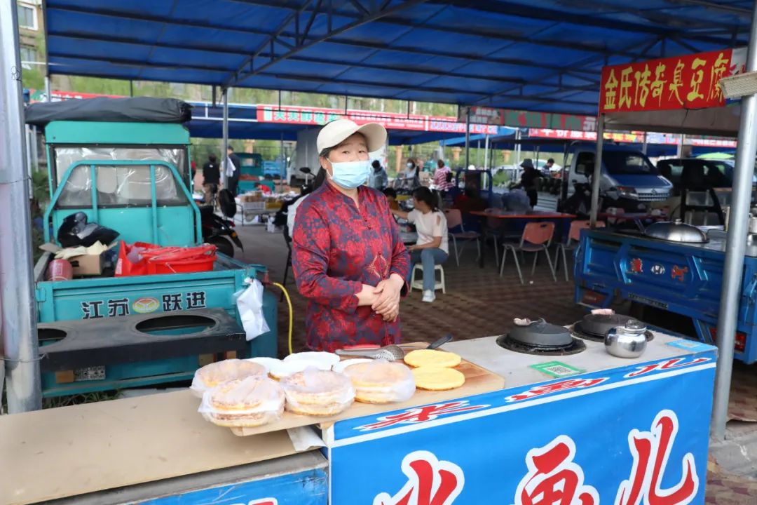 开启了合法经营的新模式大部分流动摊贩也通过申请许可证有了明显好转