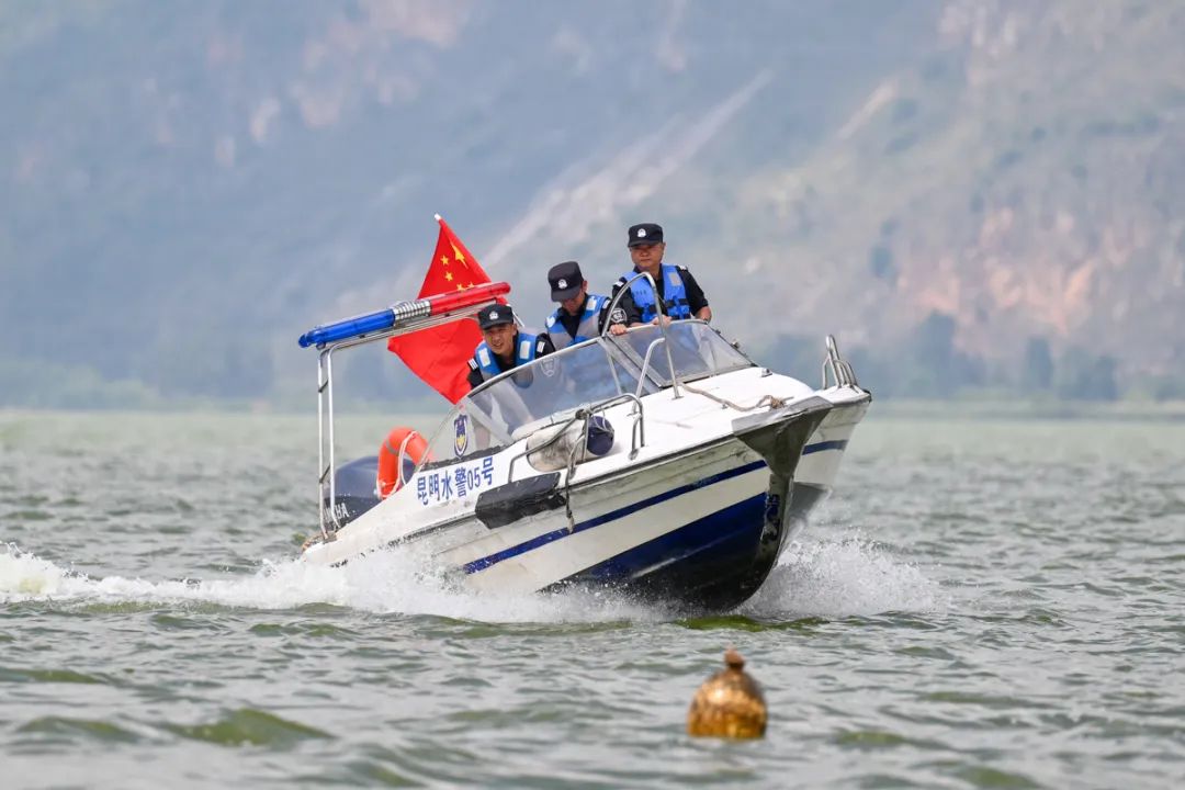 披浪起武踏浪练兵昆明水警精兵集合堪比大片赶紧围观