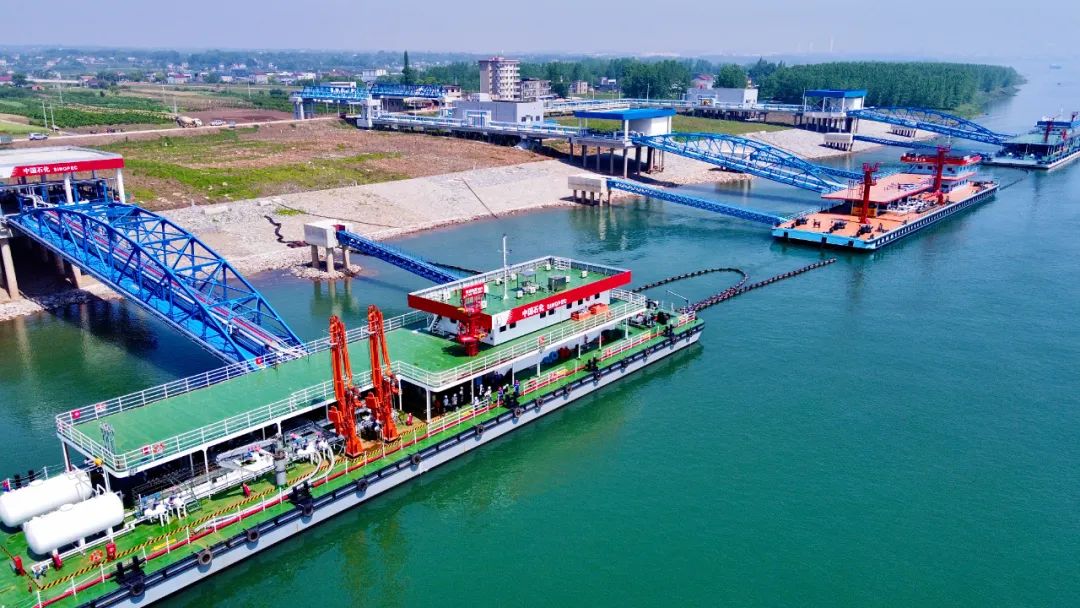 4000吨油入罐中石化鄂西最大成品油油库正式投油启用