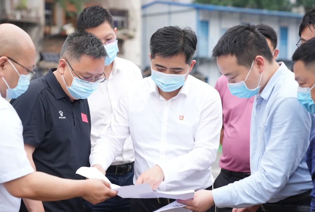 胡俊峰召开渊明北路城市休闲空间及停车场建设现场推进会