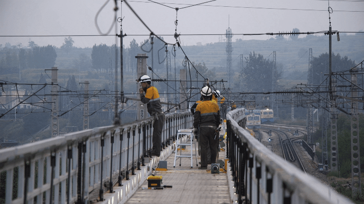 314条公里在唐包线集中修施工中北京电务段对道岔密贴,锁闭情况以及