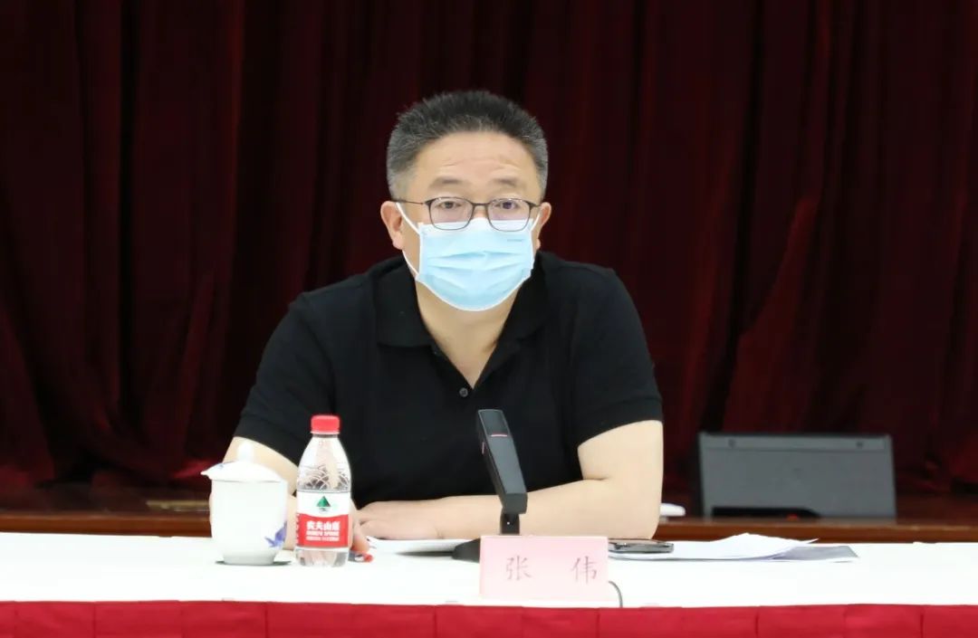 今天(5月30日)上午,长宁区召开"全面推进复工复产,加快经济恢复和重振