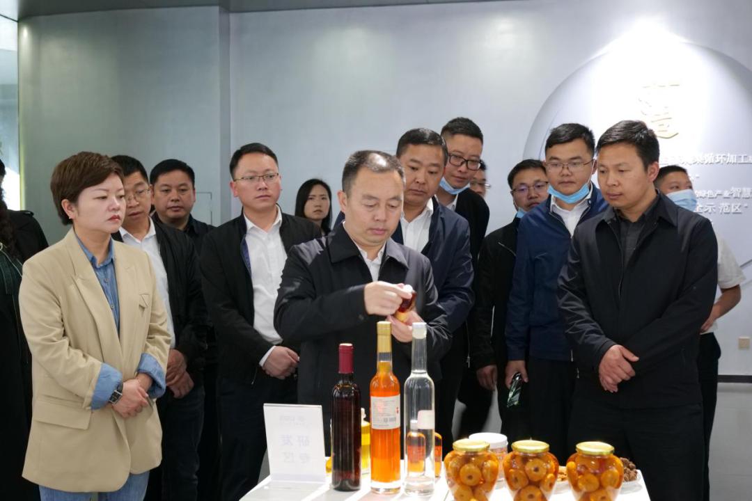 5月26日至27日,县委副书记,县长杨坚率紫云自治县代表团赴六盘水市盘