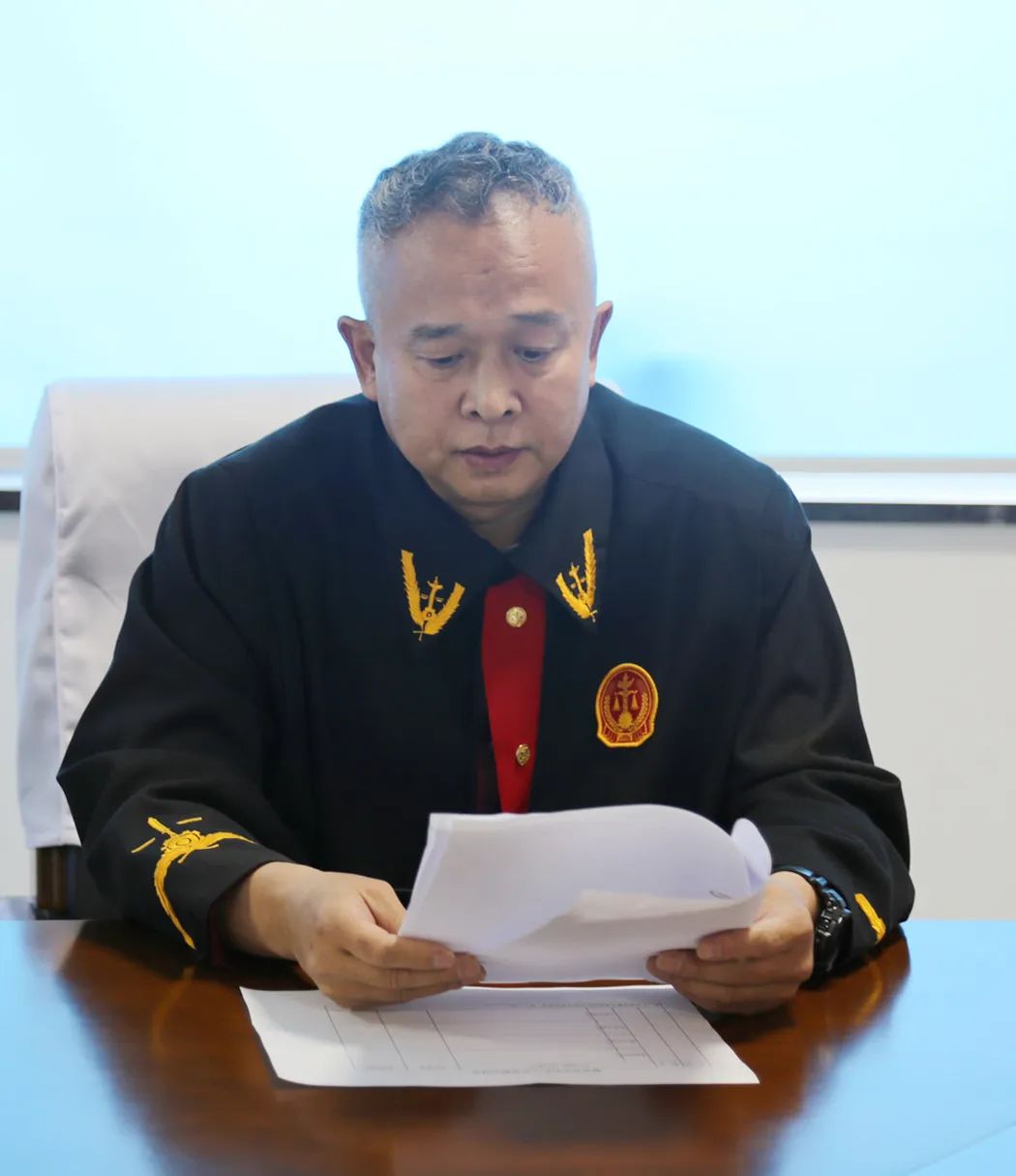 县委政法委副书记孙立峰参加会议并点评.