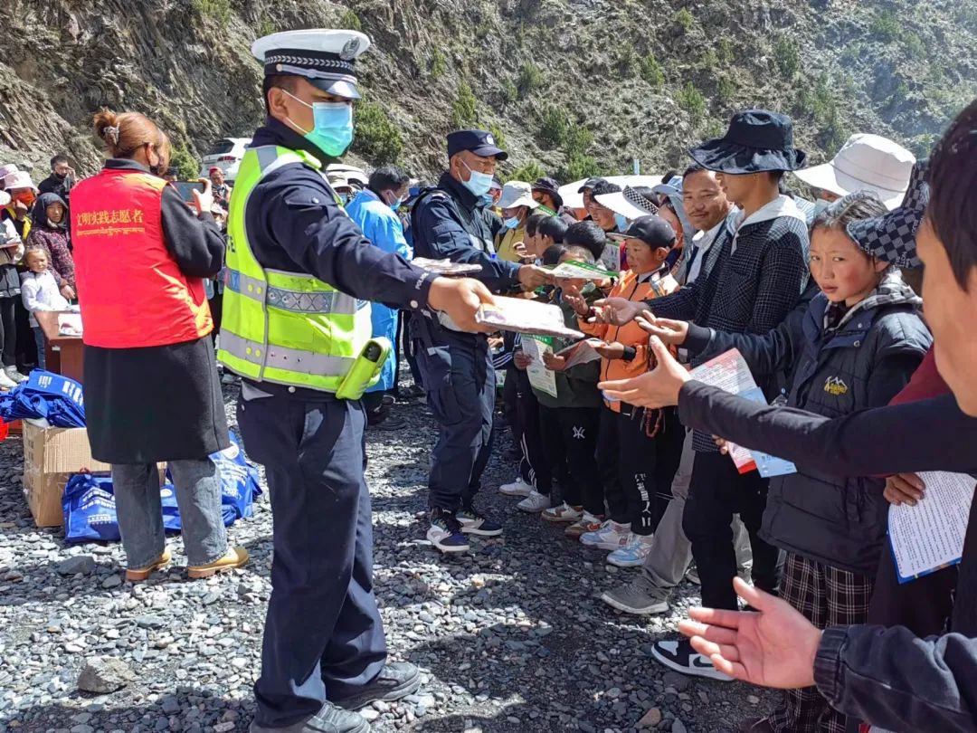 3為民辦實事比如縣委常委,羊秀鄉黨委書記葛超深入羊秀村生態產業種植