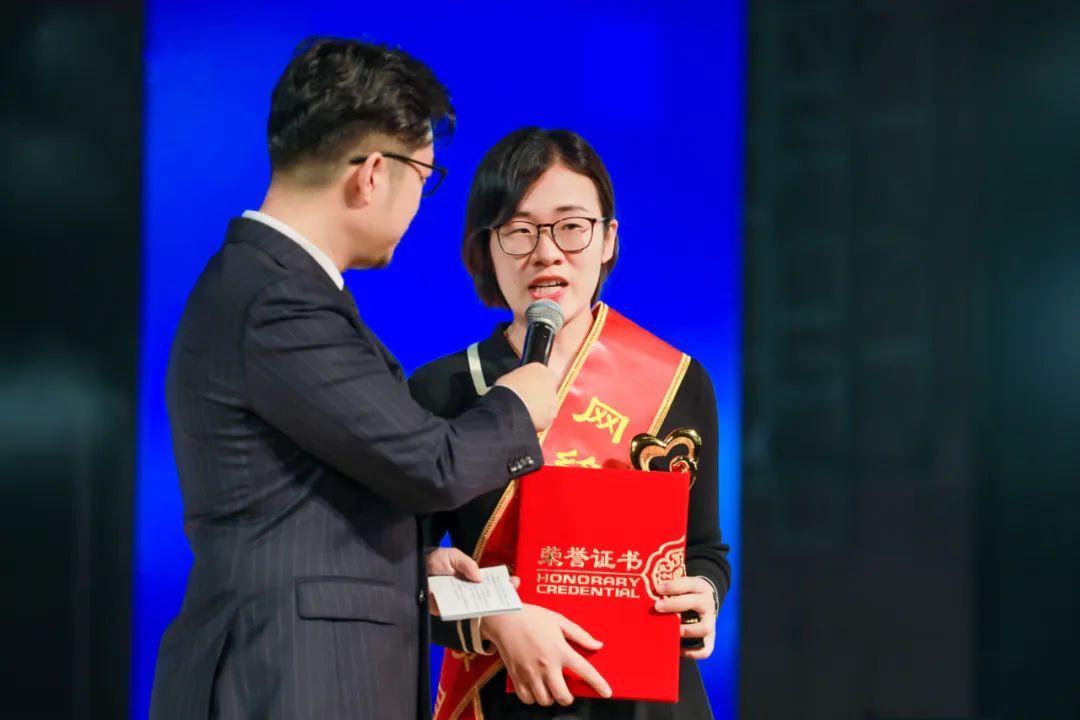 王士曼,现任共青团凤阳县委书记,2021年团凤阳县委"送你一朵小红花"