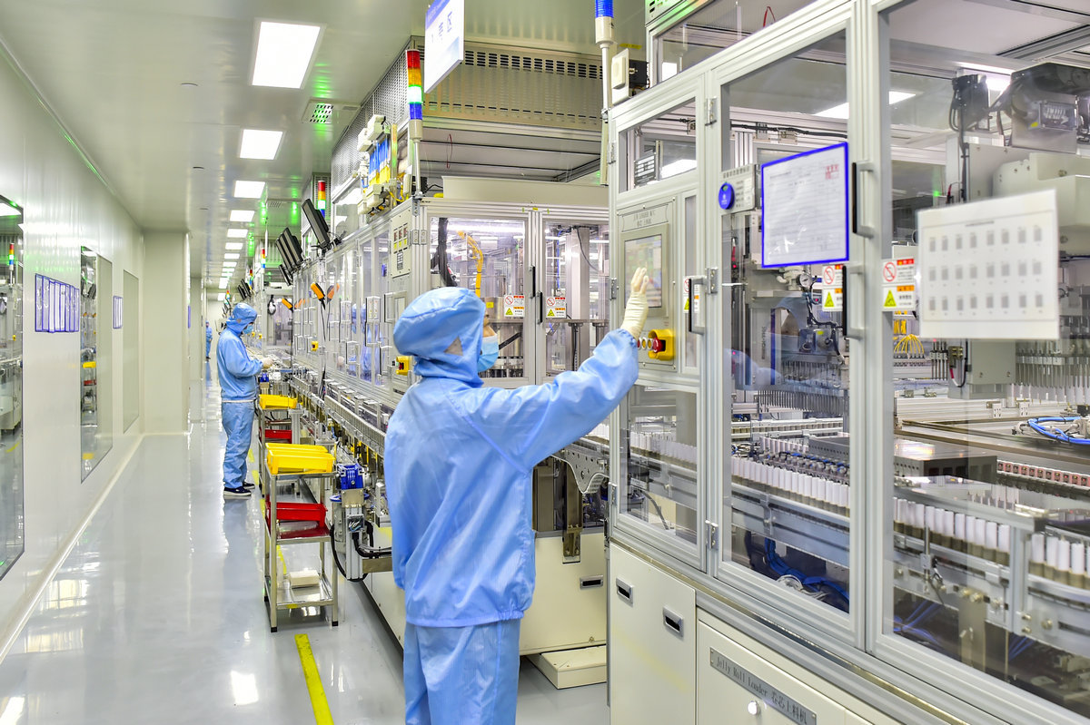 长虹杰创锂电生产车间(王勇 摄)