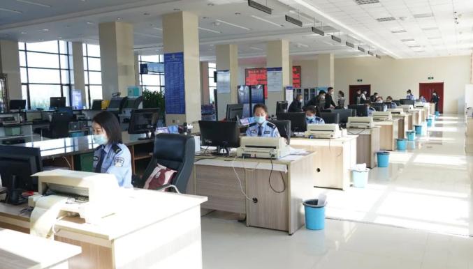 模范集体让群众舒心办事满意而归镇赉县公安局交通巡逻警察大队车辆