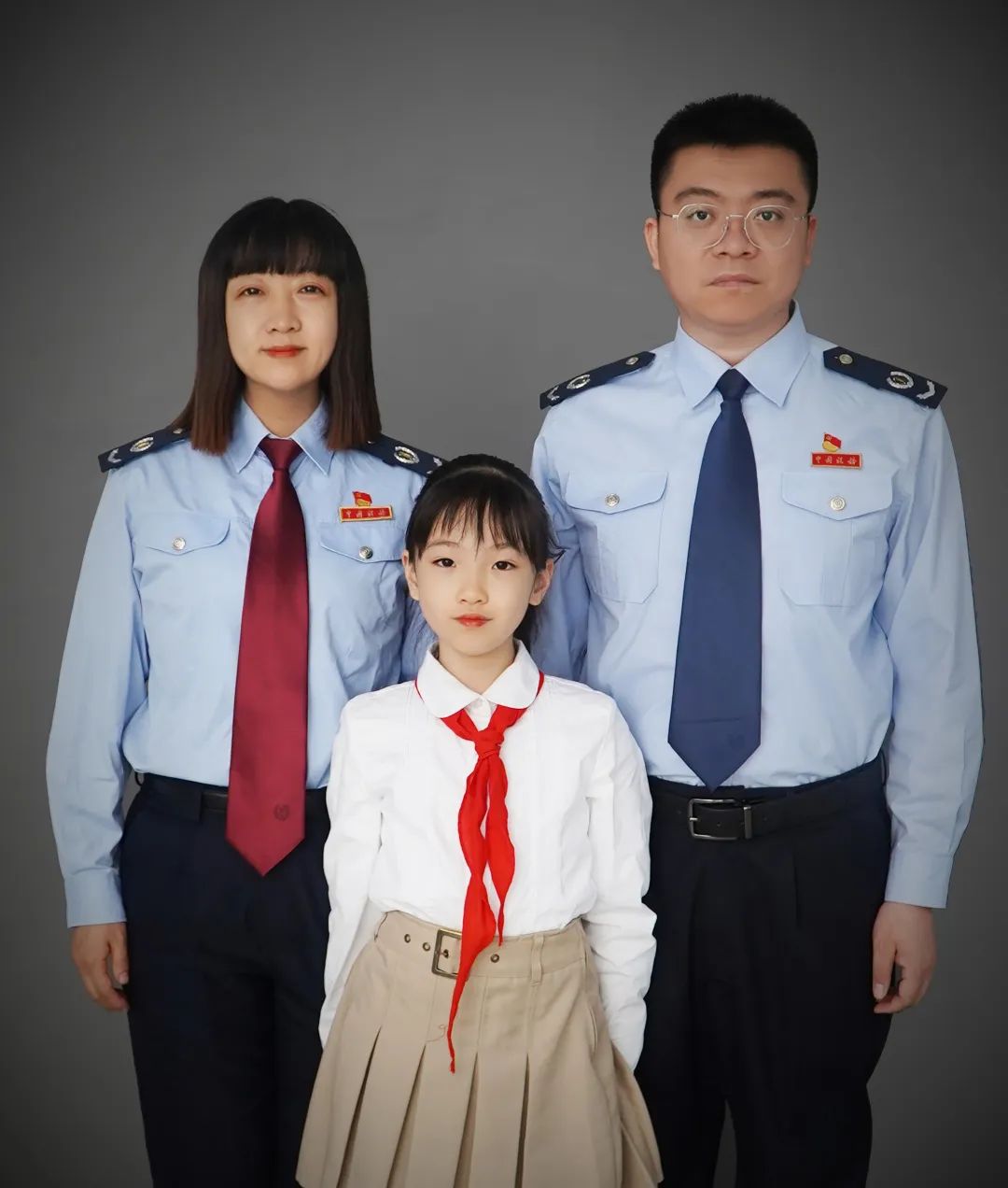 冯金波现任鸡西市税务局办公室一级行政执法员,妻子李林真在鸡西市
