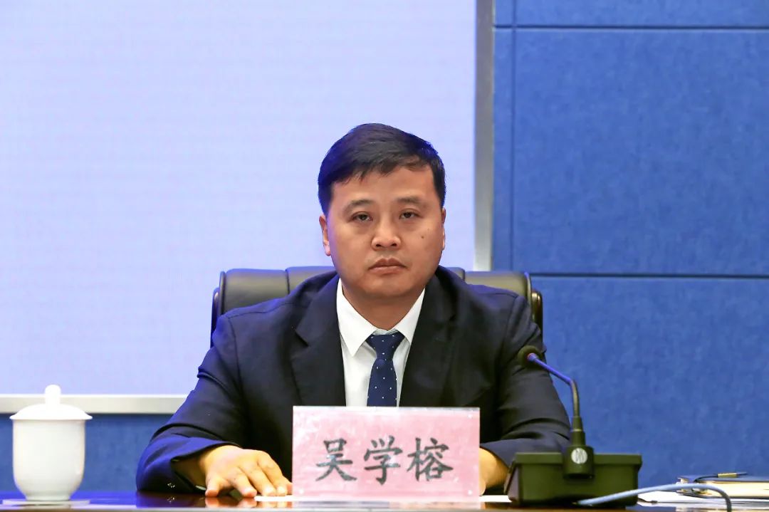 市政府副市长吴学榕发布介绍《普洱市促进民营经济发展的若干措施》.