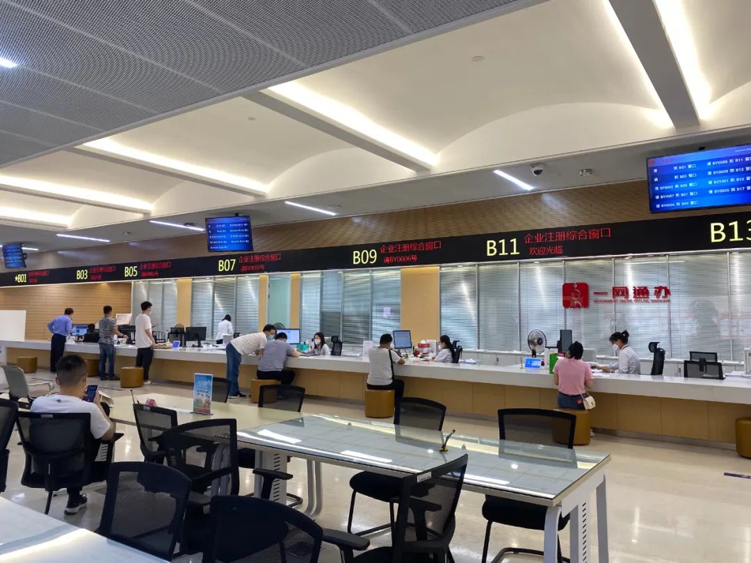 区行政服务中心有序开放窗口服务时间延长2小时