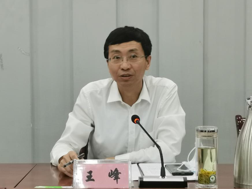 杨洋主持召开县委疫情防控工作专题会