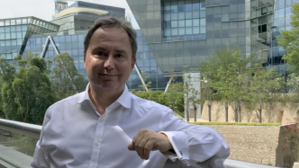 港大天体物理学家柏坤霆教授及其合作伙伴