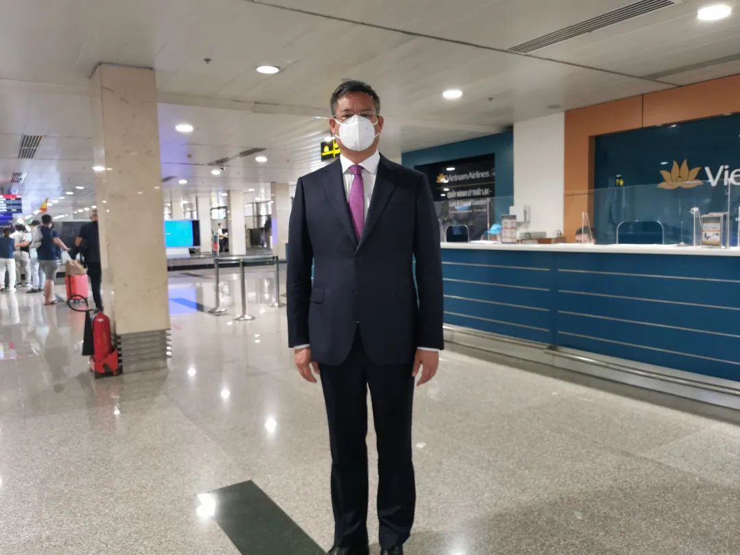 驻胡志明市总领事魏华祥递交领事任命书