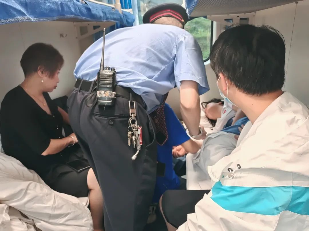 t8869次列车在地震后为她逆行