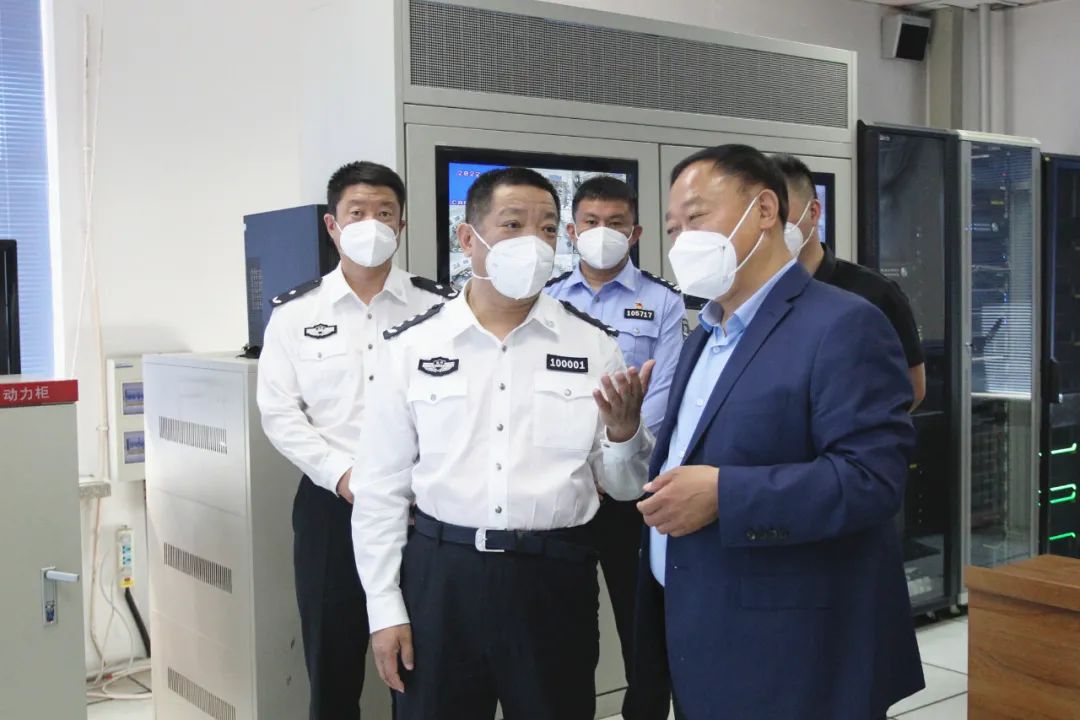 杨维林要以严谨的工作作风有序的检查流程周密的服务保障确保高考安保