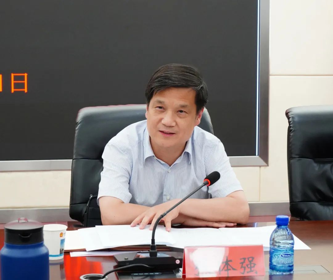 市人大常委会副主任张体强,曾伟昕,魏金花,蔡涛,李爱红,刘行兵,秘书长