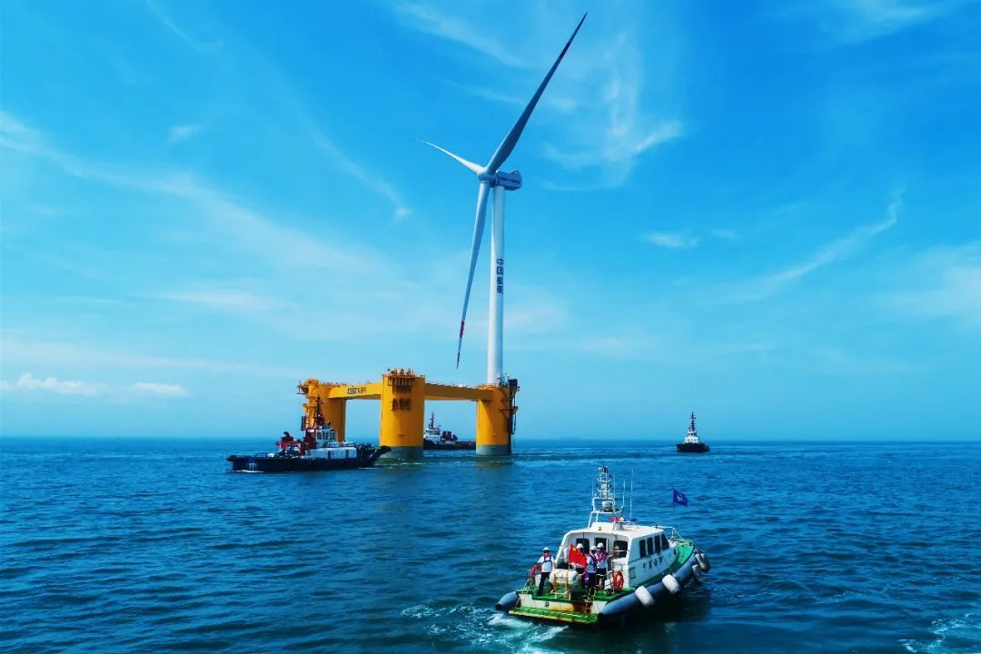 直击一线国内首台深远海浮式风机扶摇号落户湛江徐闻