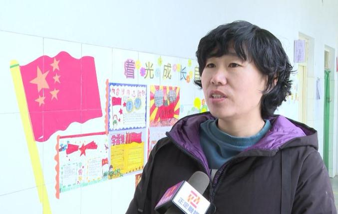 同事 郑东霞他对工作认真负责,在平凡的生活中践行中华民族敬业乐群