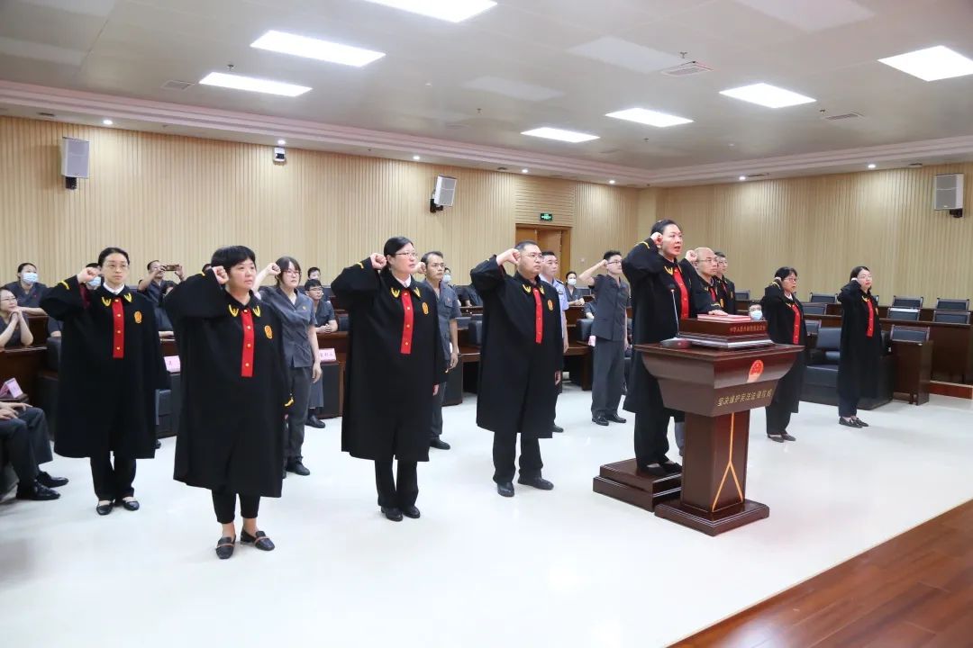 遵守憲法,增強責任感,使命感和榮譽感,6月2日上午,北海市中級人民法院