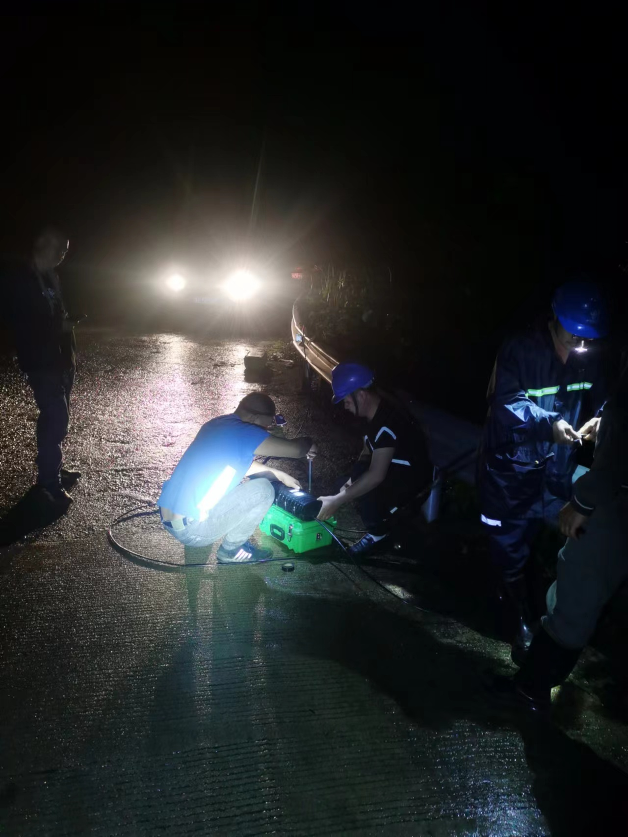 经过一天的紧张抢修,库区通信在晚上八点左右陆续恢复,晚上九点完全