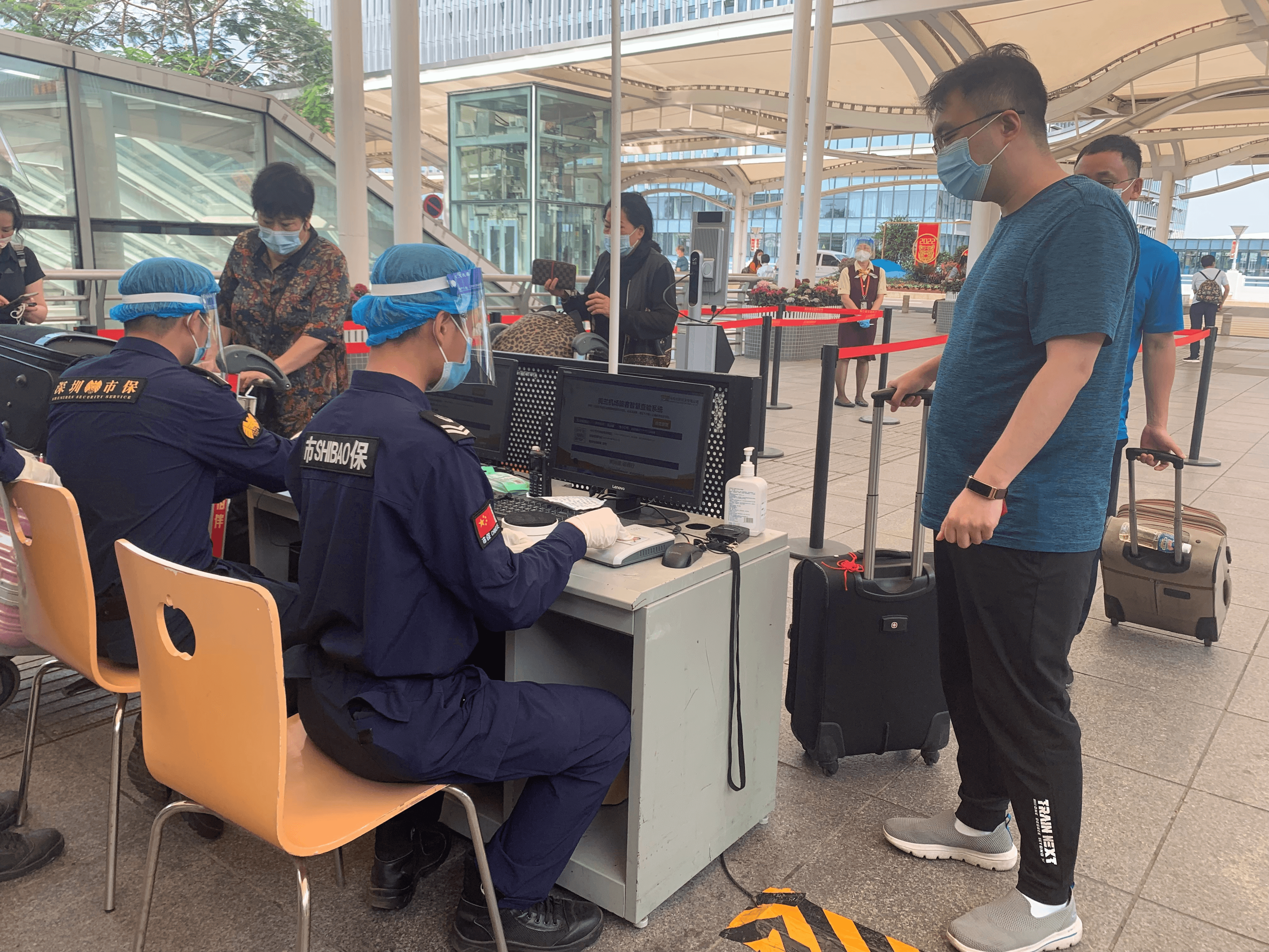 美兰机场防疫验证功能再升级出港旅客可凭身份证自动获取地点码