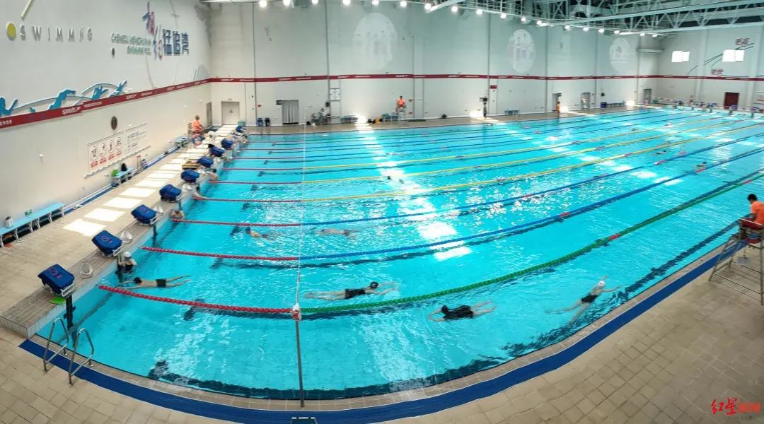 好热闹猛追湾游泳池有大变化