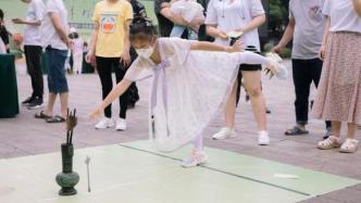 傳統(tǒng)民俗新玩法，紹興安昌古鎮(zhèn)端午嘉年華吸引游客紛紛打卡