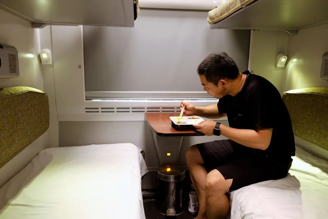 动卧变临时宿舍怎么住戳