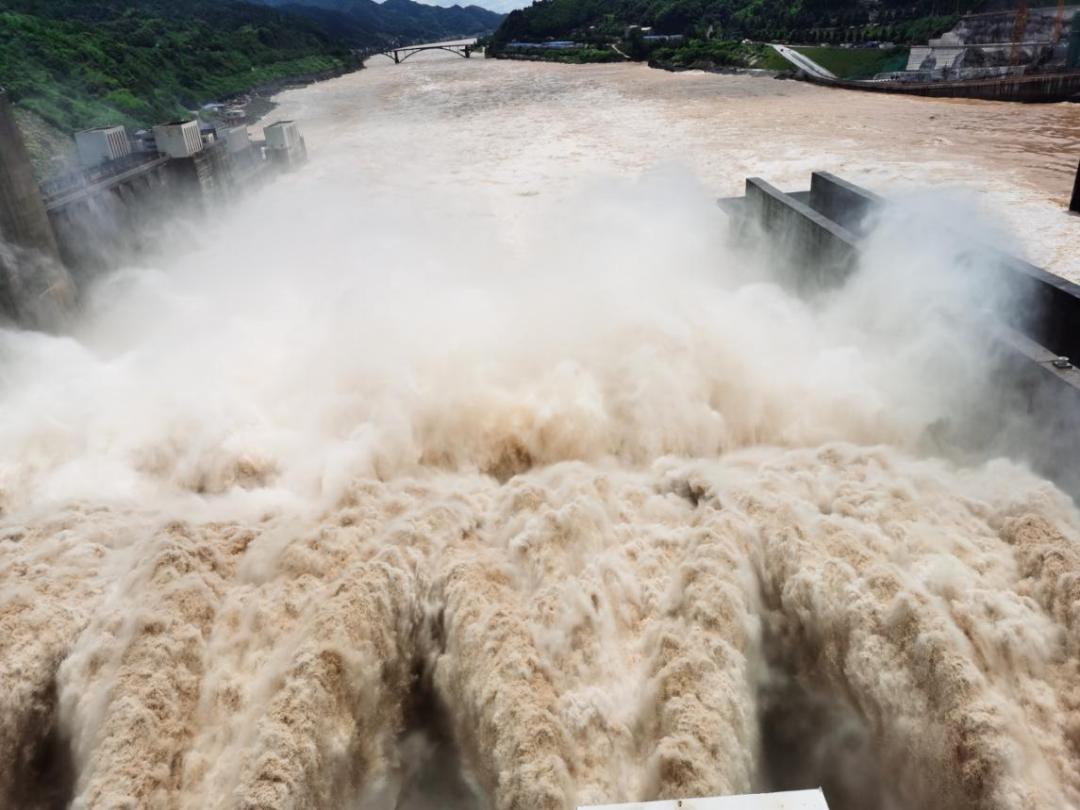 同时协调电力部门通过发电方式消落凤滩,柘溪库水位