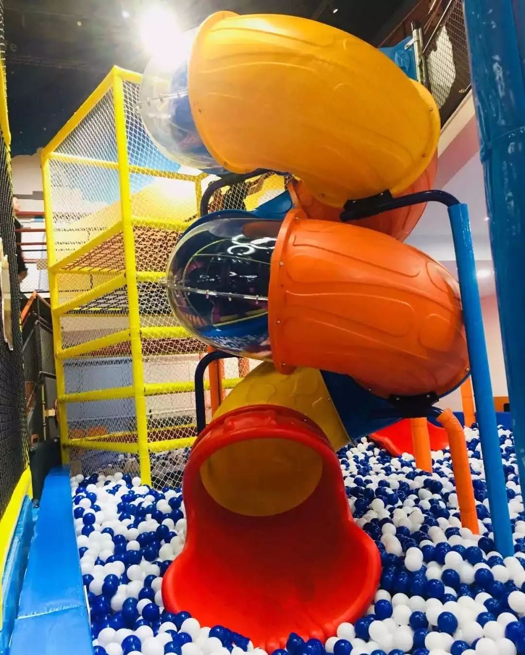 超大型室内欢乐城堡即将来了熊孩子们这个暑假有地方耍了