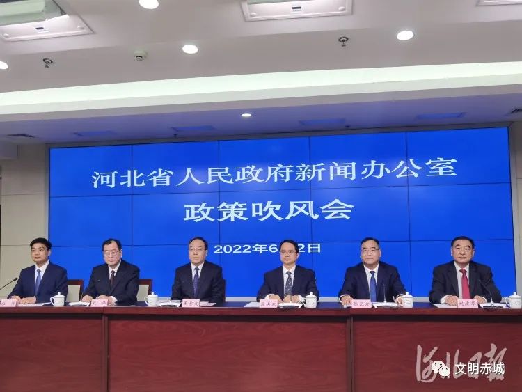吹风会上,河北省人民政府常务副秘书长,省政府新闻发言人王素文介绍