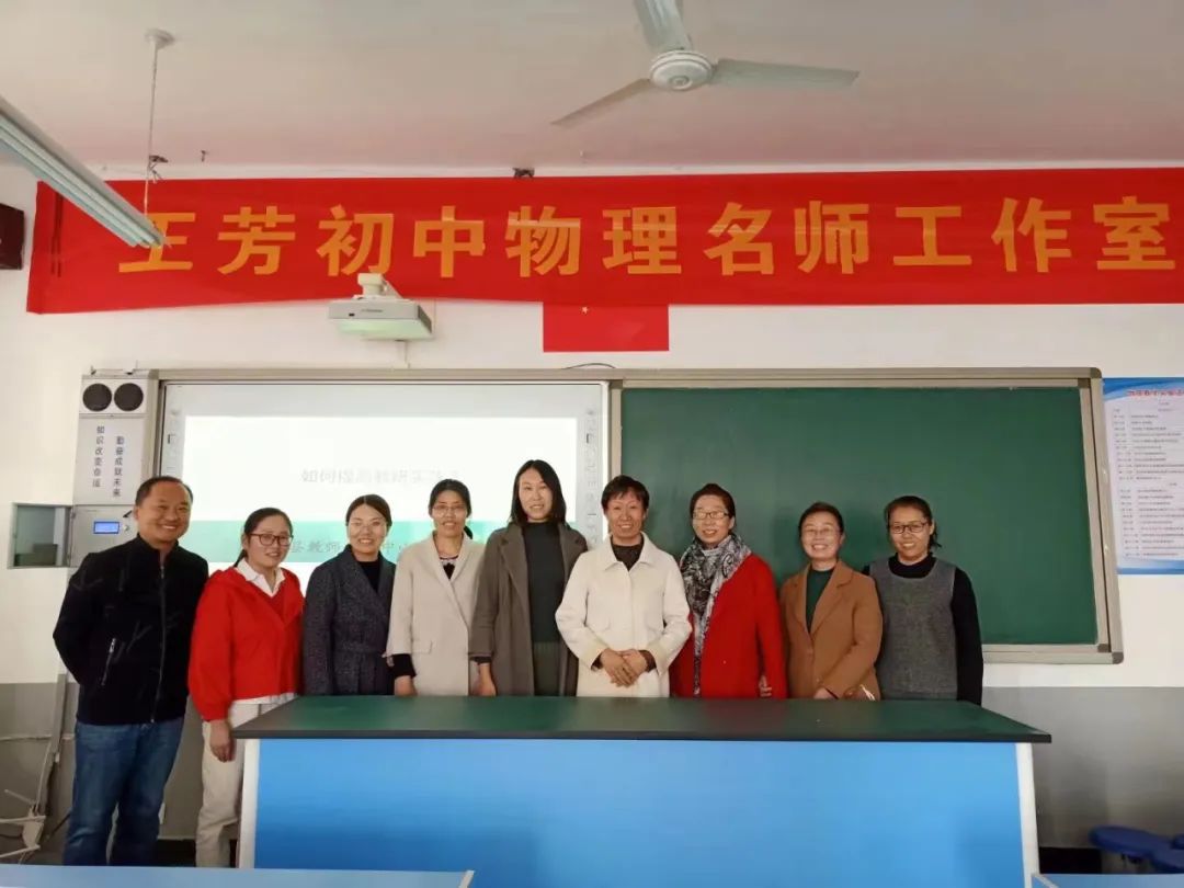王芳现任望都县教师发展中心中教部主任,自参加工作以来,她怀着对家乡