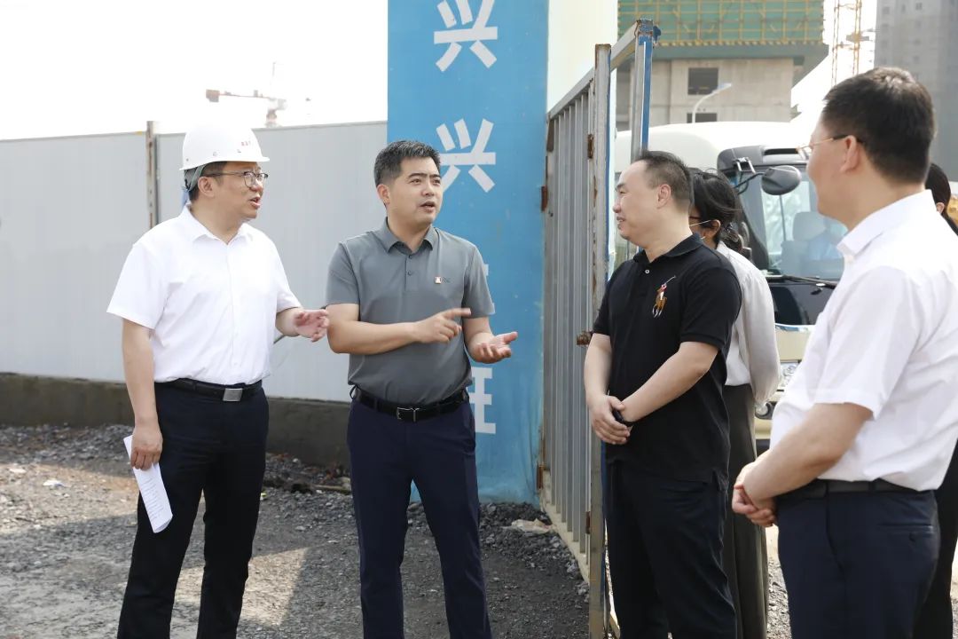 胡俊峰召开青山湖西岸片区基础设施建设项目现场调度会