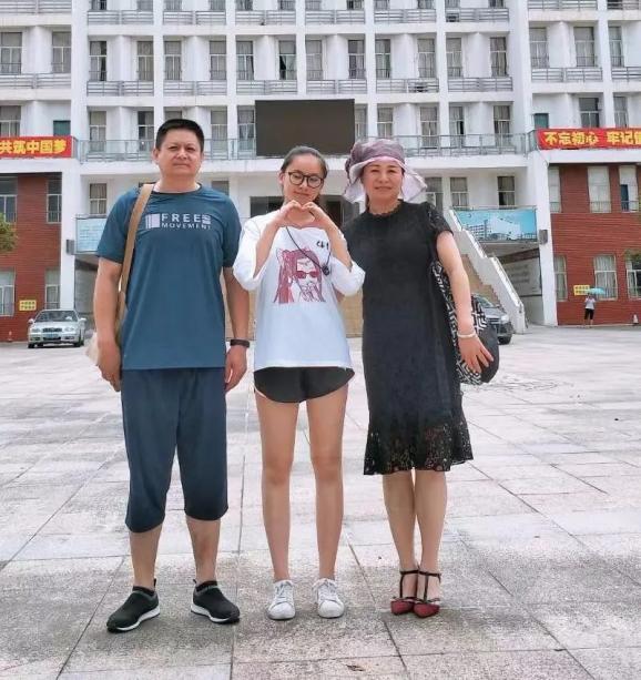 【最美家庭事迹展播】黄丽红家庭