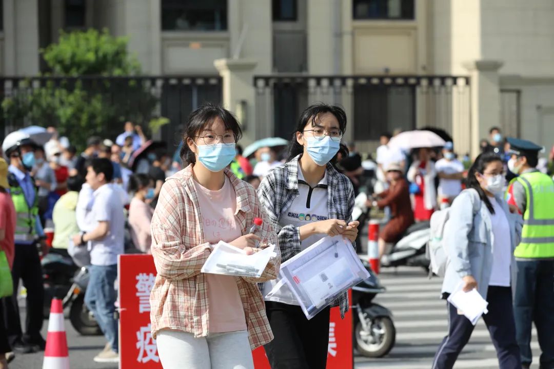 海南省艺术联考排名_安徽考生历年高考分数及省排名_黑龙江省艺术考生联考排名